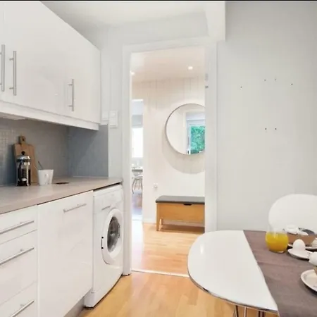 Spacious, Modern Apartment, Central Location, 3br * Bergen
